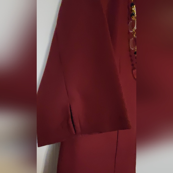 Blazer with built in tshirt and necklace. - Picture 5 of 7